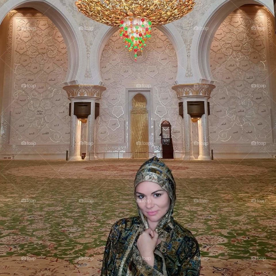 girl in Sheikh Zayed Mosque