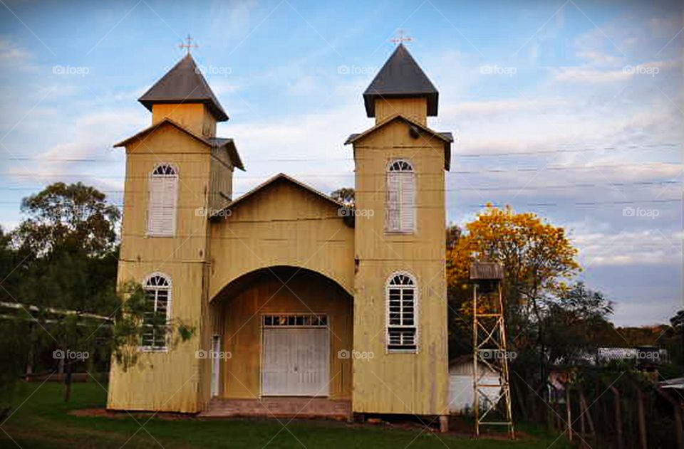 Igrejinha de madeira