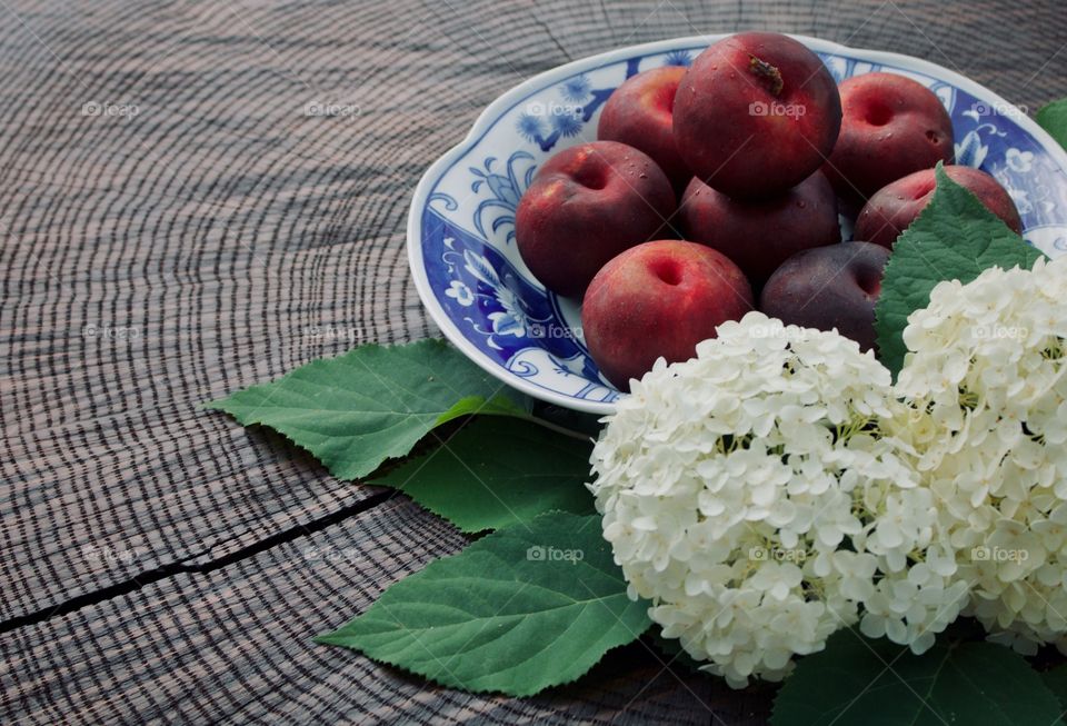 Fresh plums in a bowl