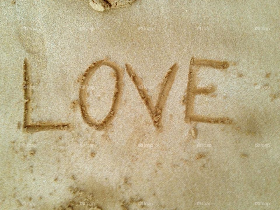 Love in sand 