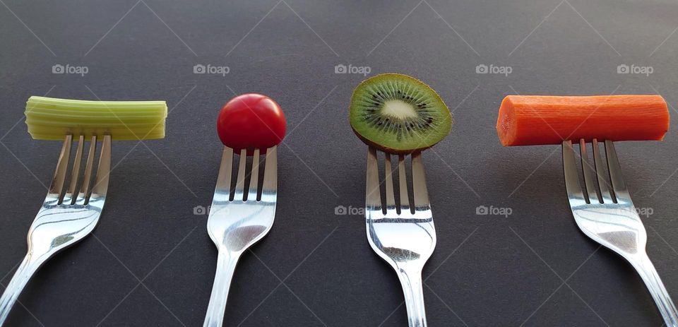 Vegetables strung on forks🍅🥕🥝