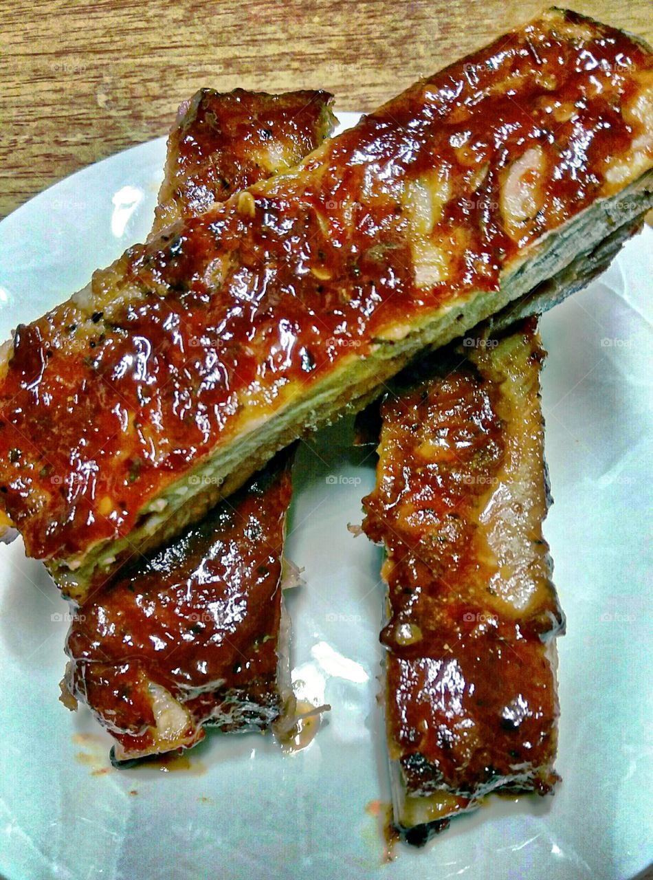 3 delicious BBQ baby back ribs with spicy BBQ sauce