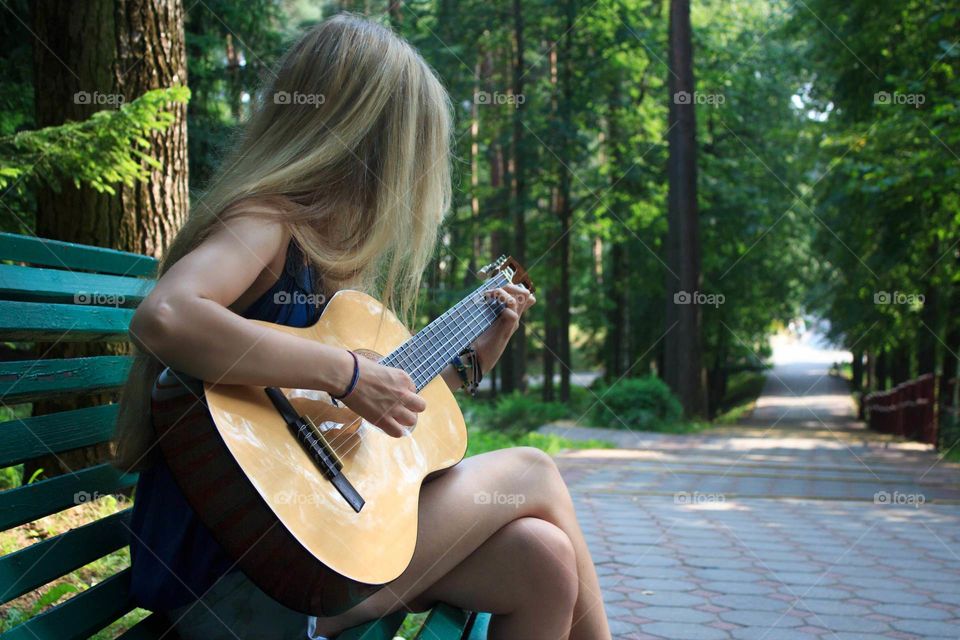 girl playing the guitar