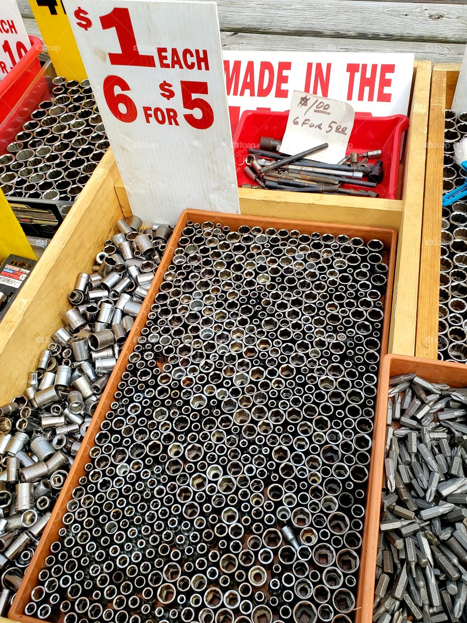 Overview of nuts and bolts at a flea market