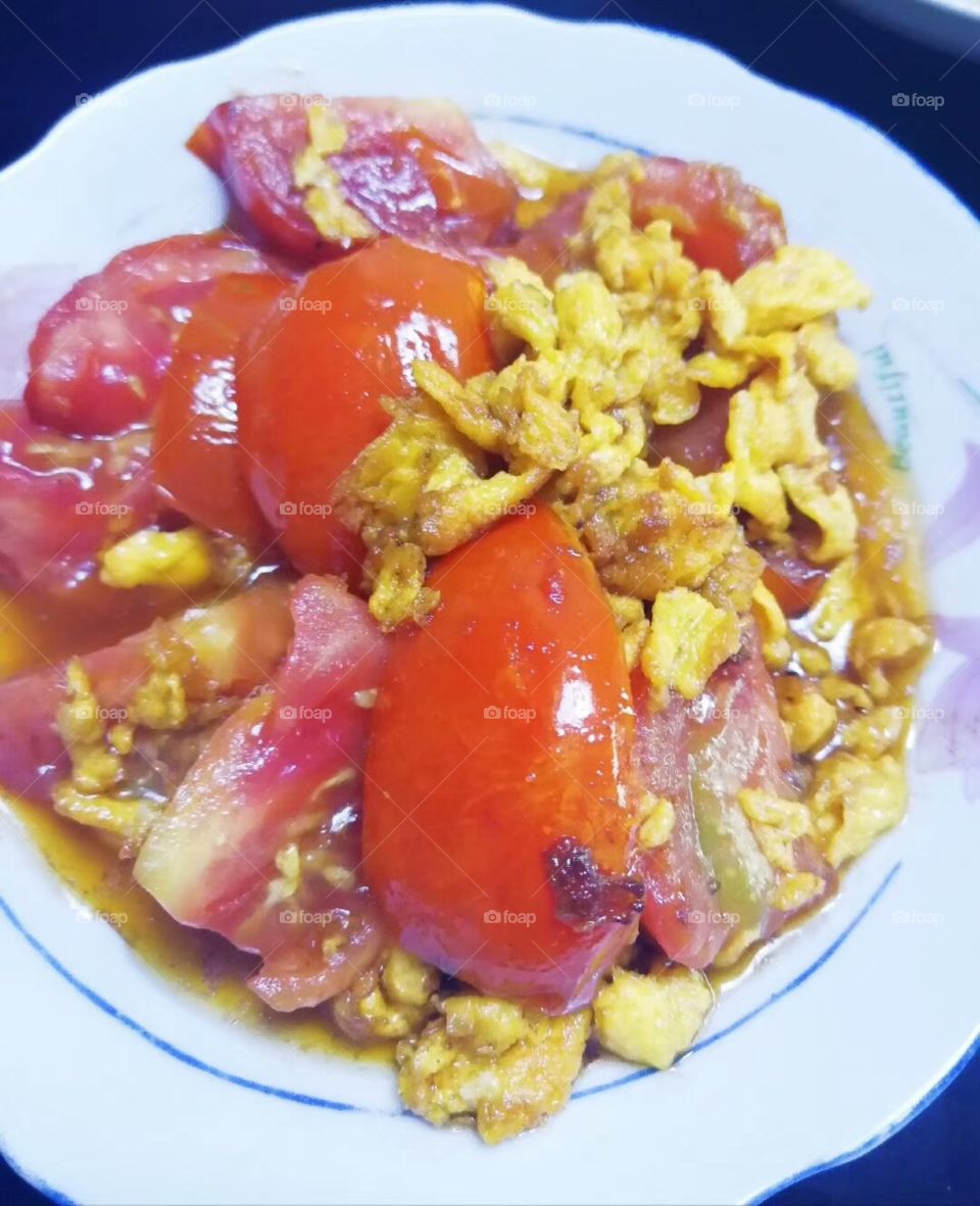 sliced tomato n meat