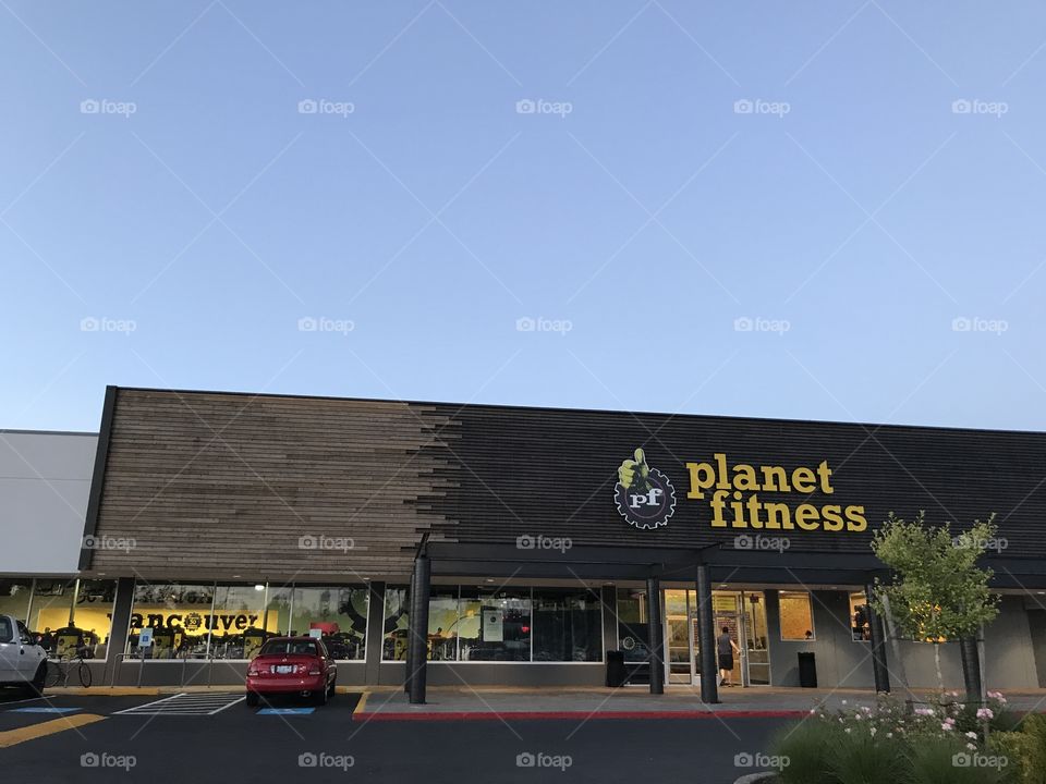 Planet Fitness at dusk