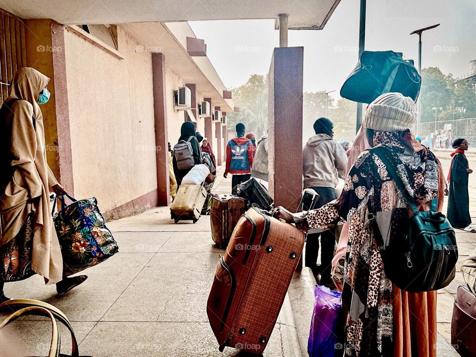 It’s going-home-for-election-break season! Students pack out of Queen Amina hostel in Ahmadu Bello University ahead of the presidential and gubernatorial elections of Nigeria. 