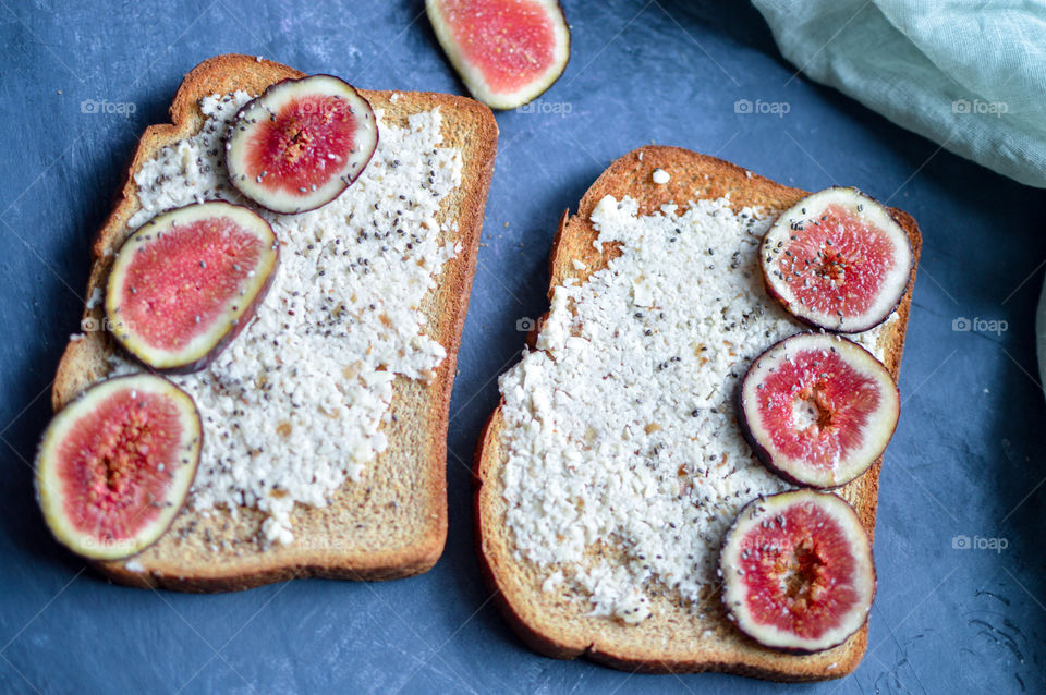 Fruity fig cashews spread sandwich is our favourite.