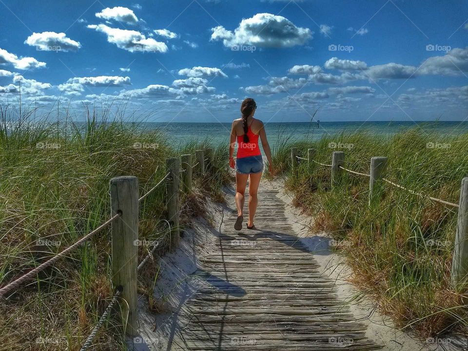 boardwalk to the beach
