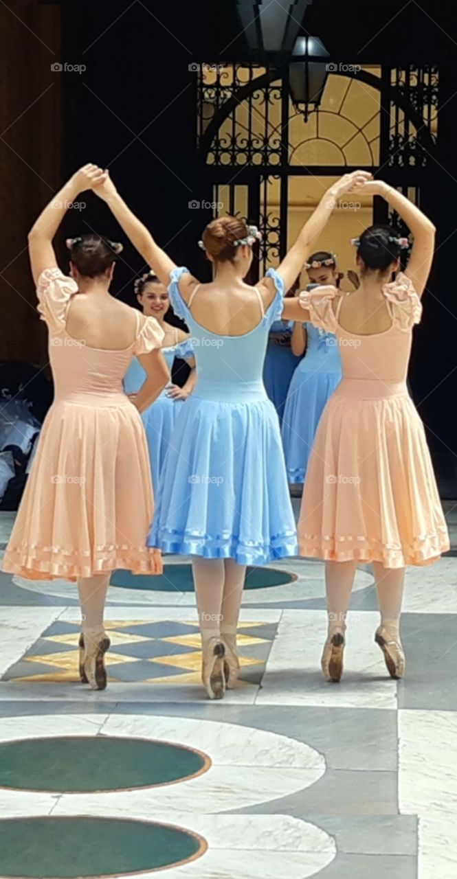 Dancers of the S. Carlo Theatre under the Umberto Gallery in Naples