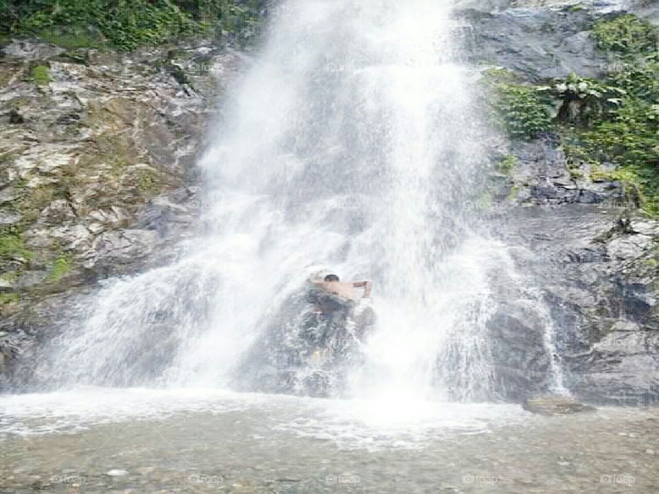 take a bath in the waterfall