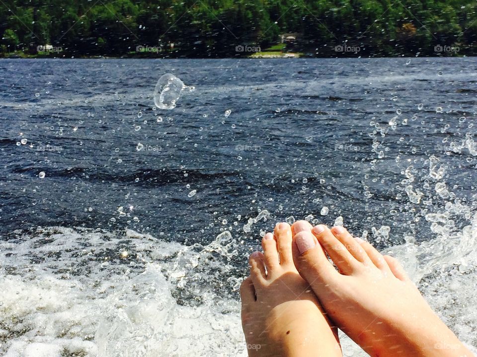 I posed my feet on a boat and the water stream from the engine mande something beautiful