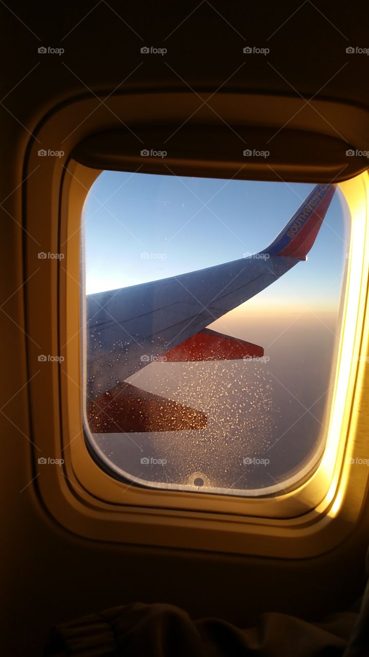 Hole in the airplane window?