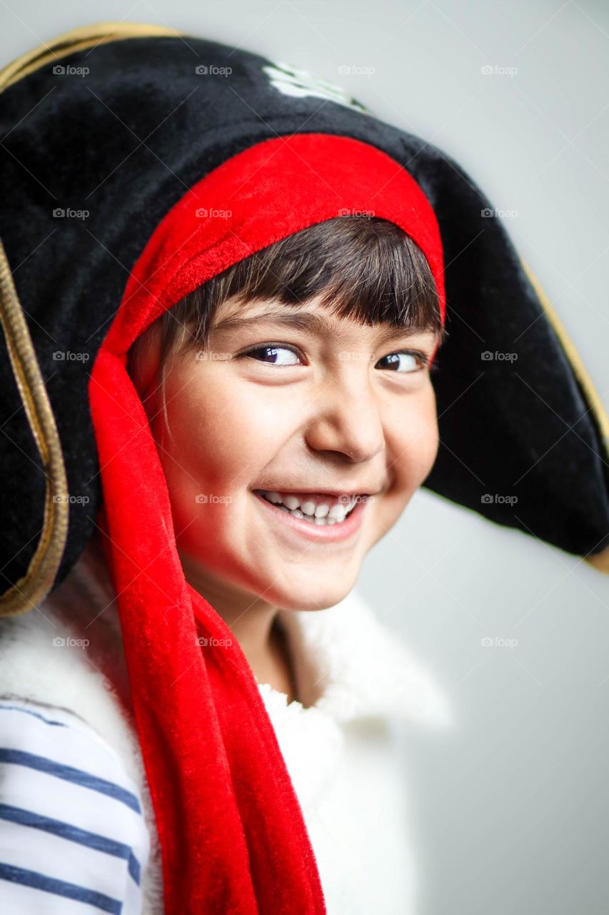 Girl dresses as a pirate