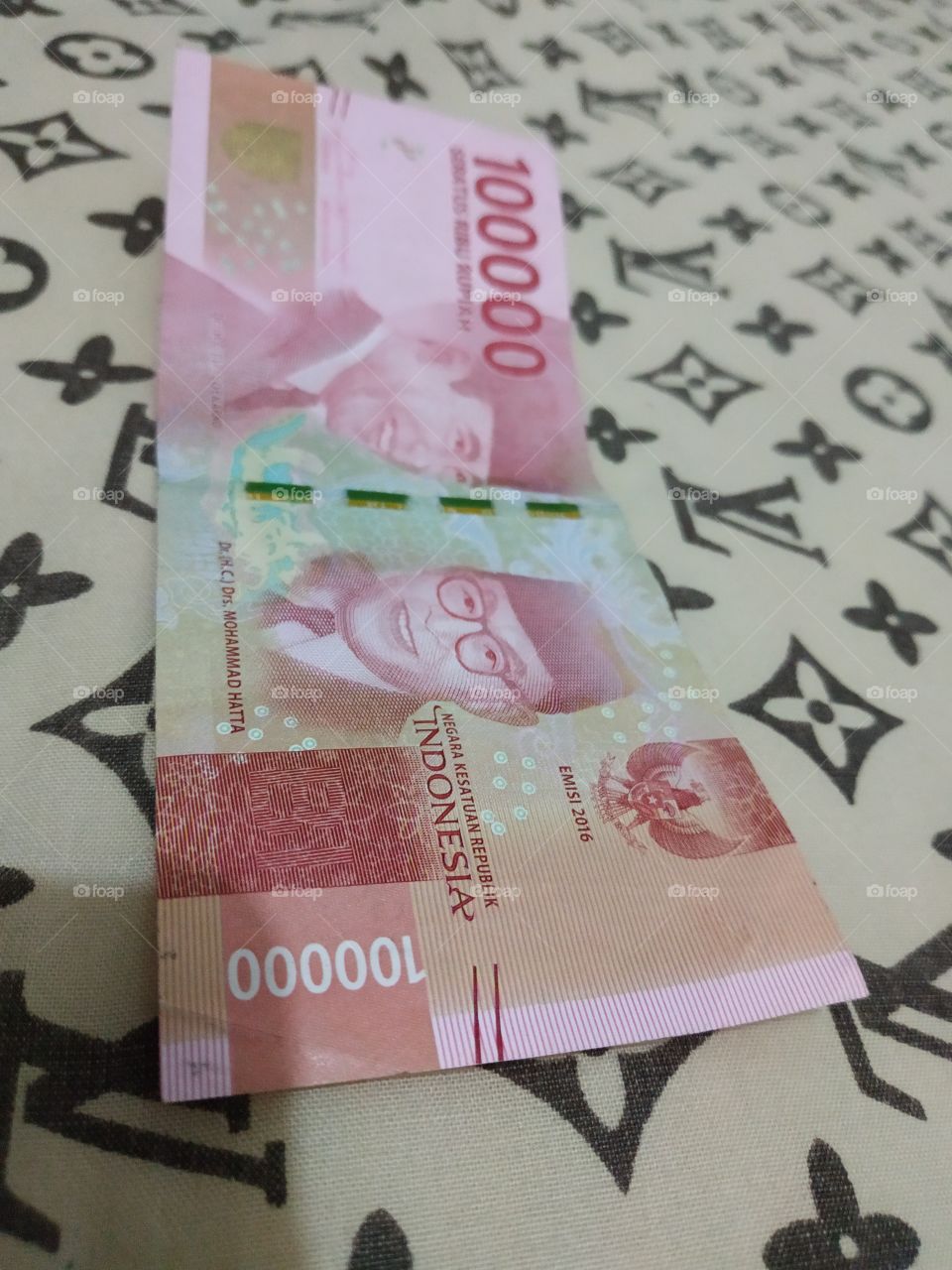 100.000 Rupiah Tunai