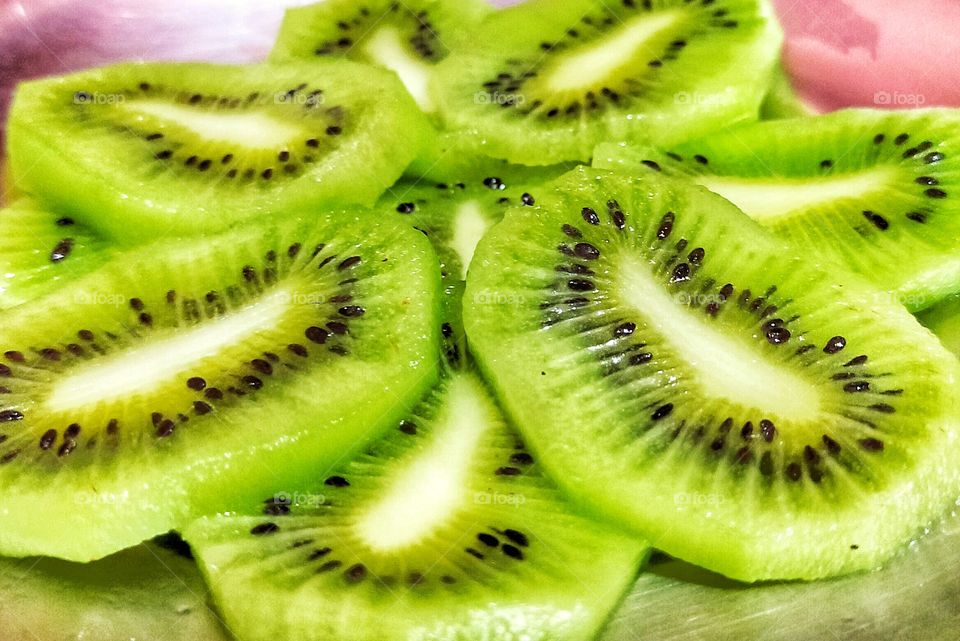 Slices Kiwi which are delicious and healthy