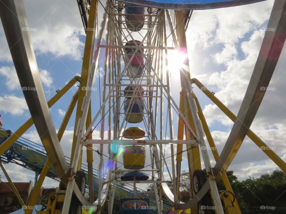 Ferris wheel side