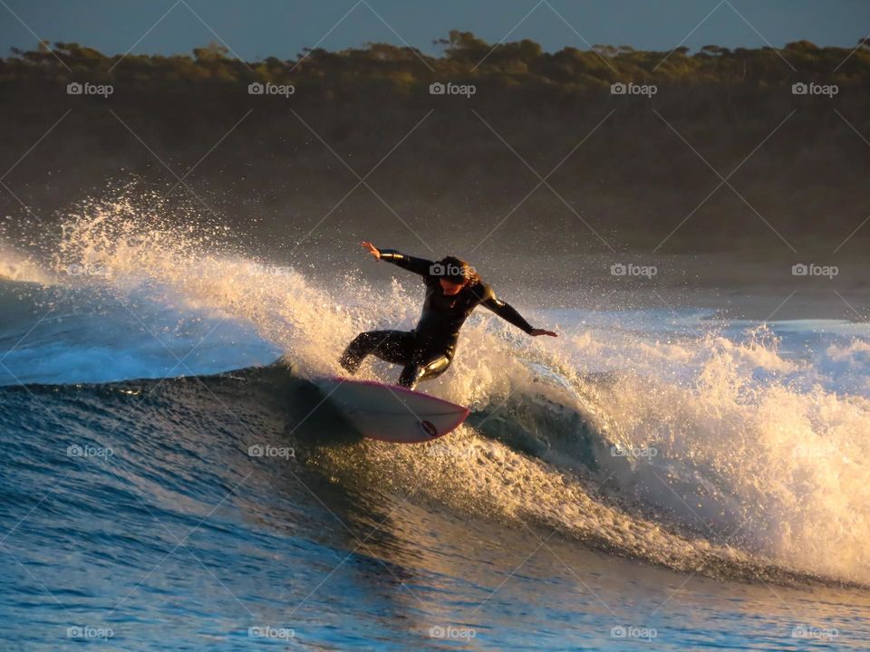 Sunset surfing 🏄‍♀️