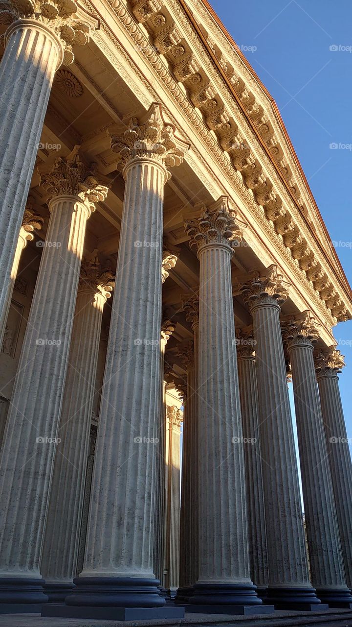 Columns 🏛️Classical architecture🏛️ Sunny and blue sky 🏛️