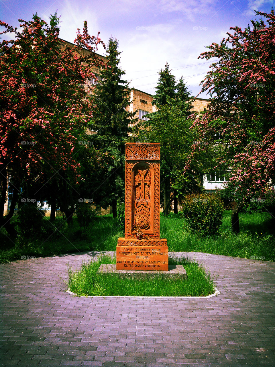 пам'яті невинних жертв вірменського та українського народів...