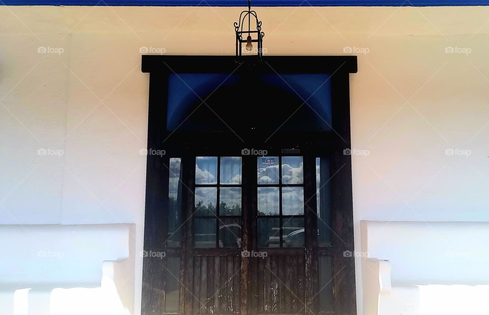 Puerta de entrada a salón Hacienda La Teja