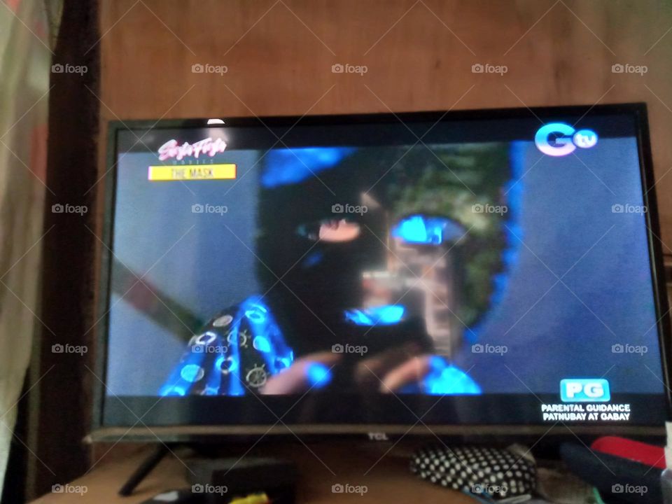 BLACK MASK IS READY TO WEAR ON BY THE LEADING MAN, PREPARING TO FIT