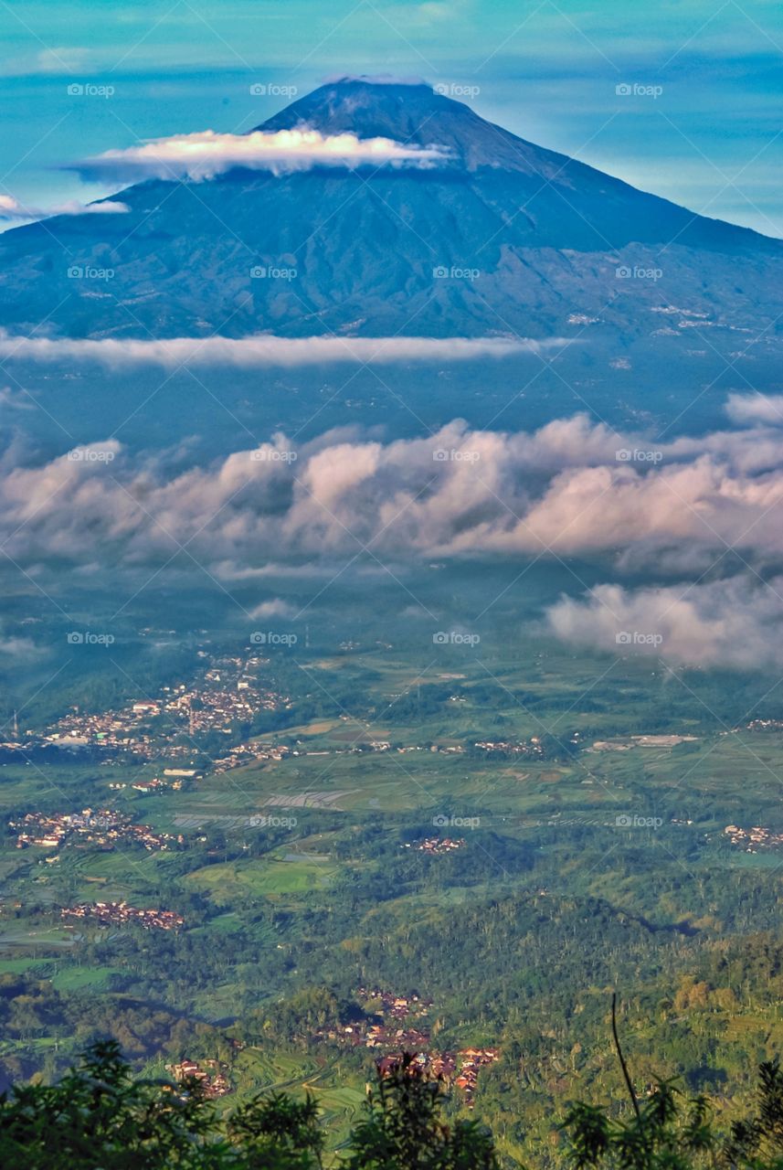 awan sudah menghilang Jadi terlihat gunungnya