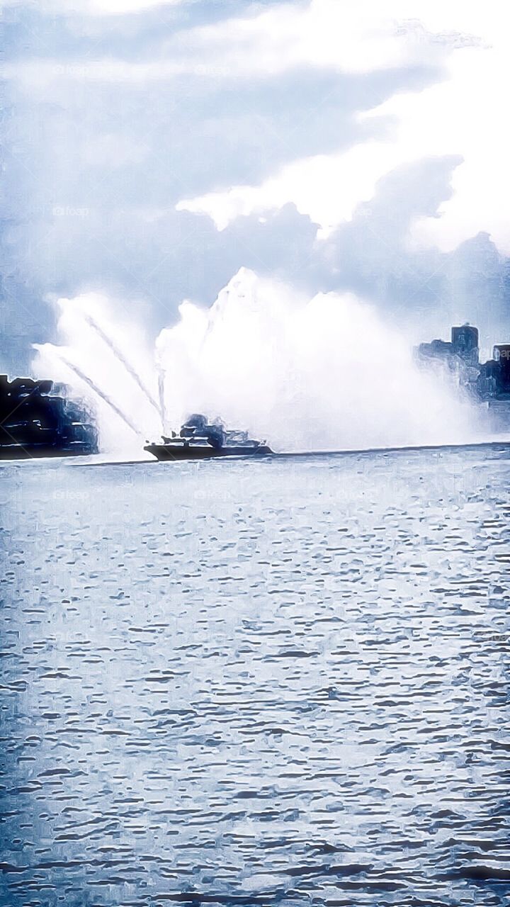 Boats/Water-New York City Fire Boat, Hudson River, Manhattan, New York City. Instagram,@PennyPeronto