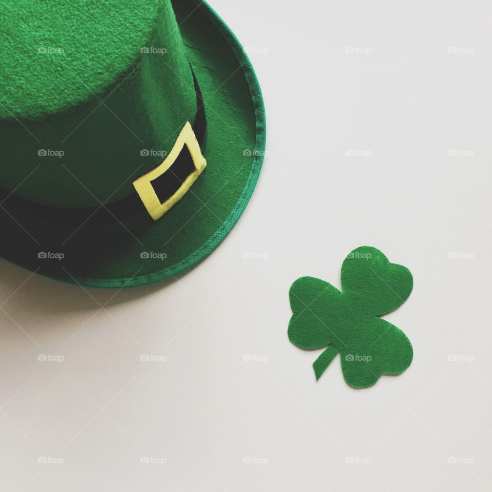 St. Patrick's day, green, leprechaun, beer, green beer, paraphernalia, Ireland, Irish, March 17, clover, lucky, luck, good luck, coins, wealth, hat, leprechaun, pot, confetti, holiday, Wallpaper, background, spectacles, carnival, karnavalnye glasses, green hat, celebration, parade, cocktail, drink, drinking, alcohol, Mixology, drink, top, minimal, festival, party, March, event, accessories, festival glasses, spring, deep green, green, grass, thematic, national, tradition, traditions, traditional, St. Patrick, Patricks, Saint Patrick, patricks, still life, symbol, 