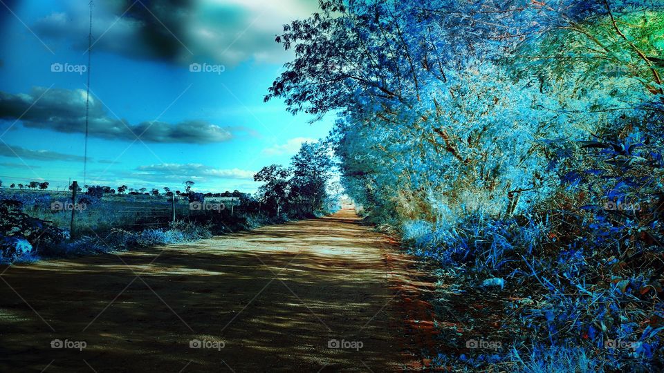 Edição da estrada, cores azuladas, somente fantasia.