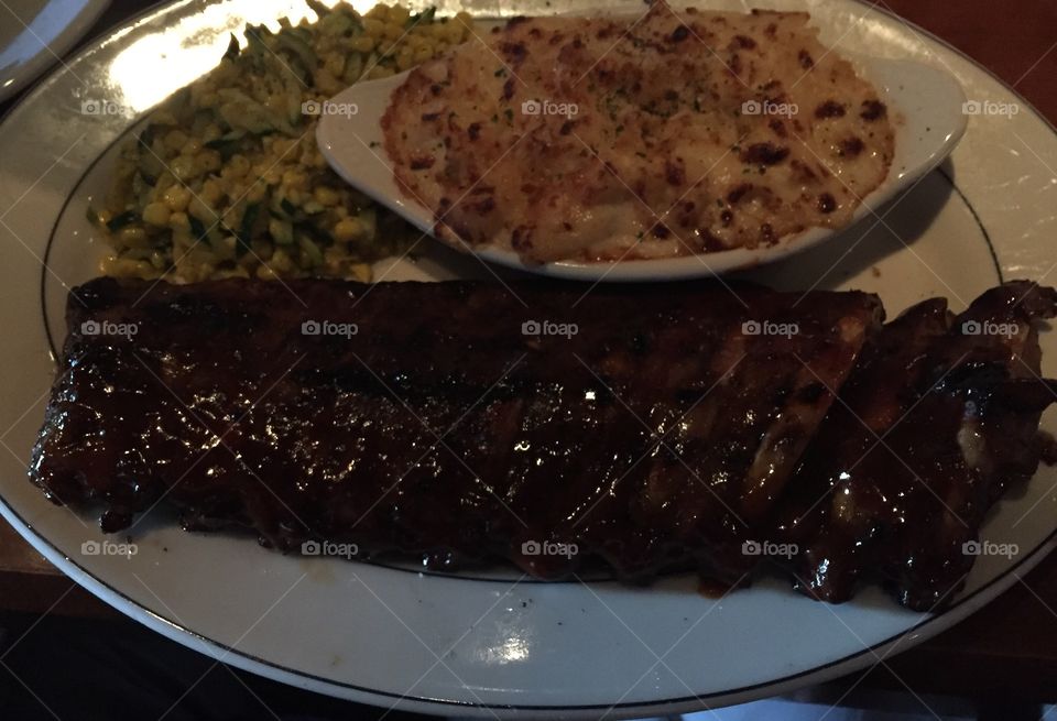 Ribs, corn, mac n cheese. That's what's for dinner 