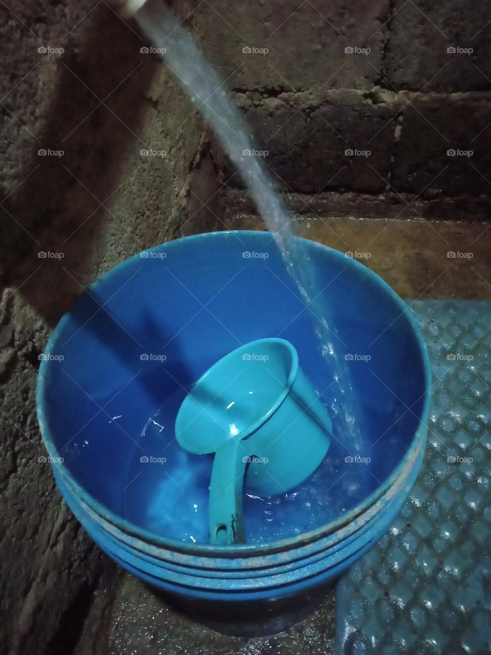 #LIQUIDSARECOOL,,💦💧AS WATER IS POURED ON A CONTAINER,, TO RESERVE,, AS SOMETIMES, INSTANT NO WATER WILL COME OUT OF THE FAUCET