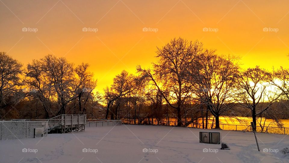 Sunset glow over the lake 