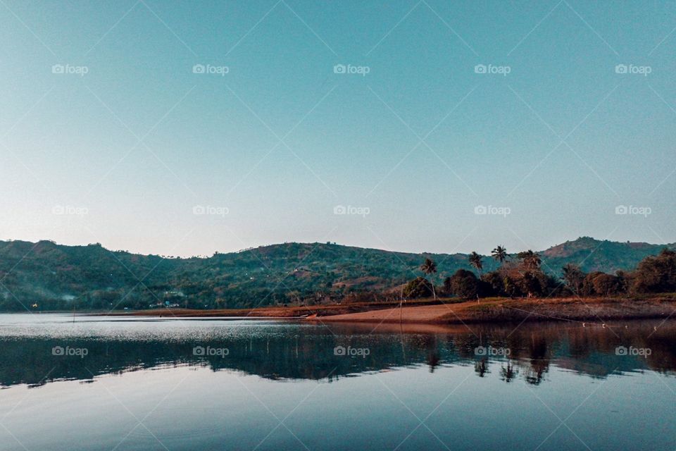 If I'm not mistaken, I think this was my first roadtrip by the lake. Yes, a lake. And it just felt so good. π Should I go camping by the lake next time? β¨