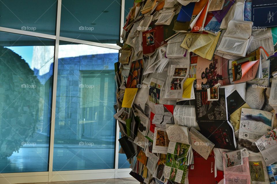 Modern Sculpture and Reflection. Singularidade and reflection (modern sculpture by Alicia Martín)