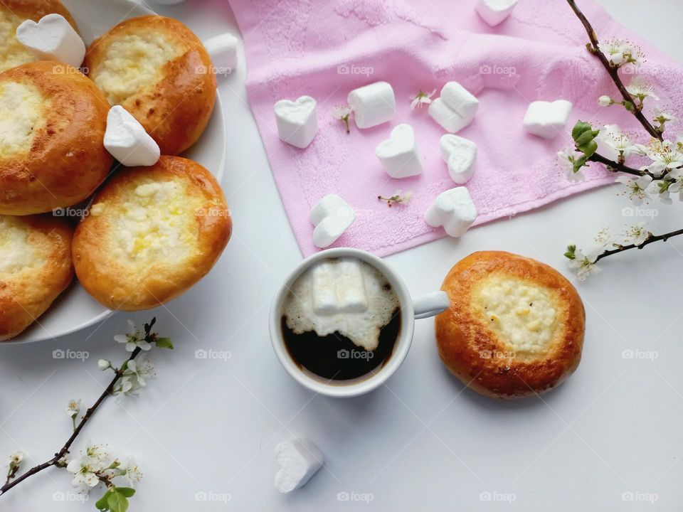 airy buns with cottage cheese, tender marshmallows and fragrant coffee!