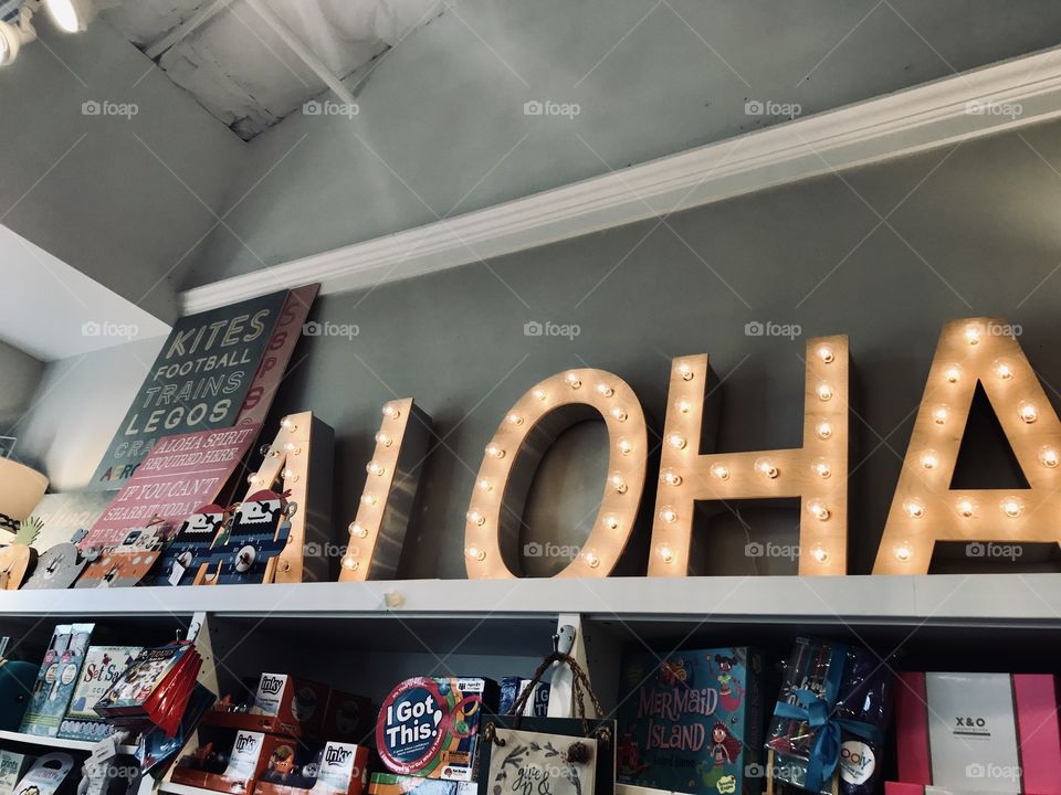 Aloha sign