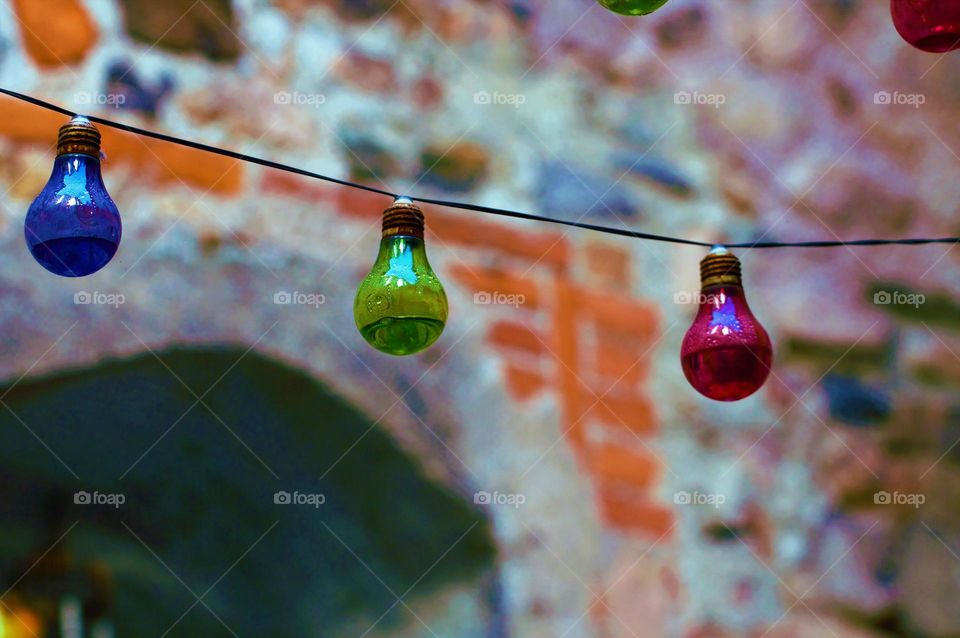 Farbige Glühbirne