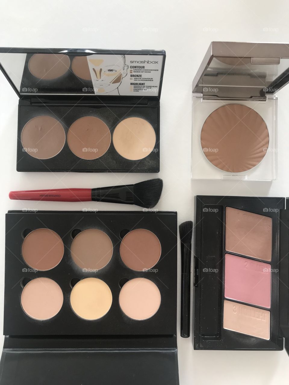Geometric makeup flat lay featuring bronzer and contour palette 