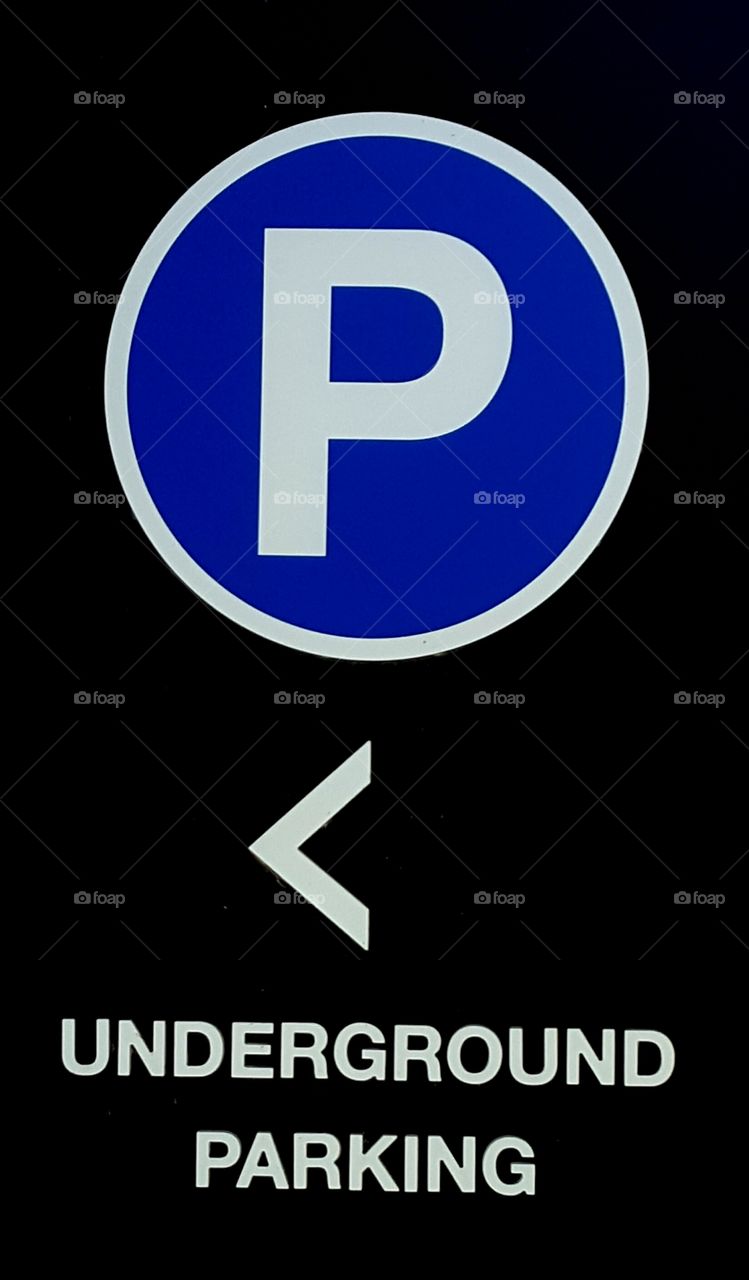 Large parking sign with arrow.