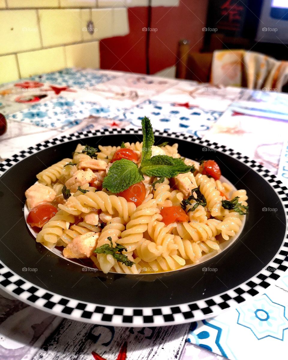 Fusilli spada, pomodorini e menta