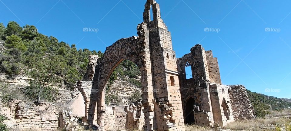 Monasterio en ruinas