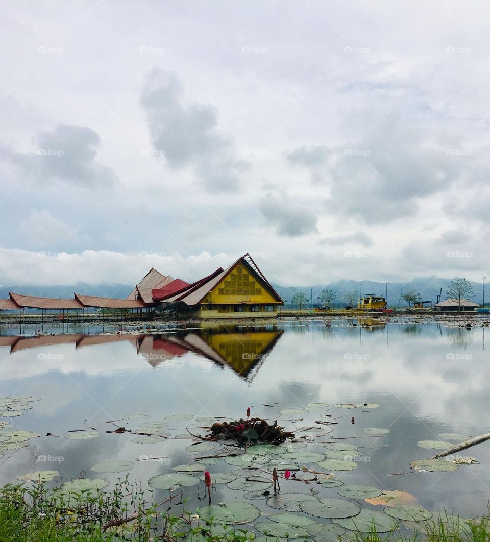 Symmetrical balance, the beauty of lake lutayan palace 