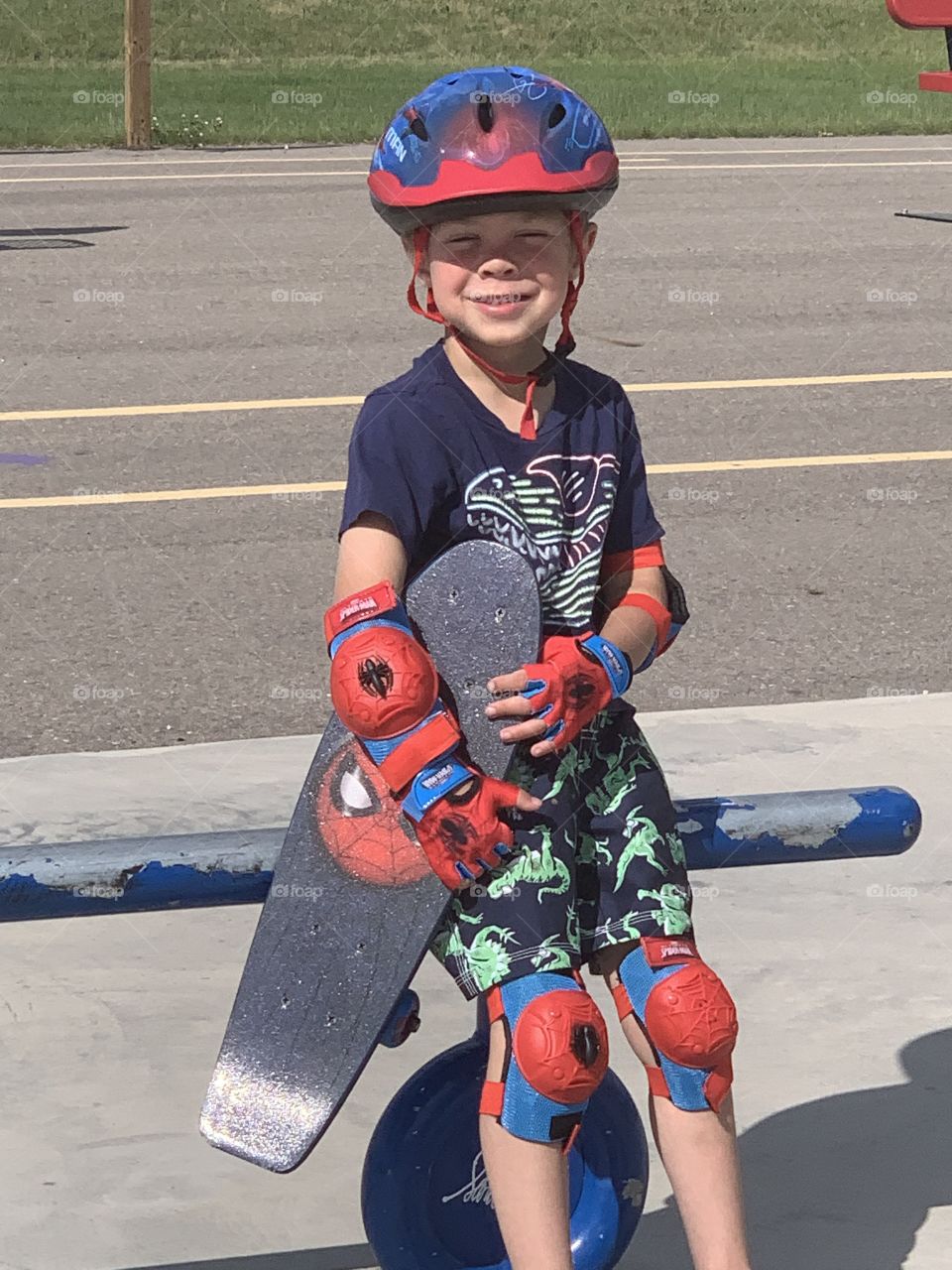 Little skateboarder
