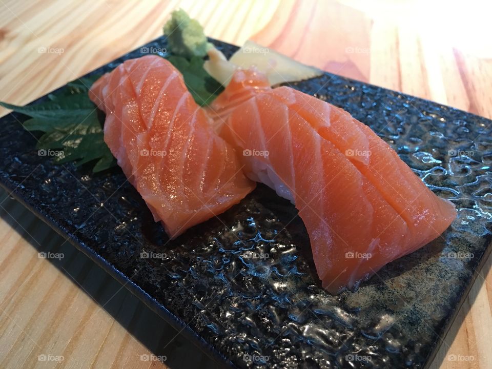 Black Plate is best matches Salmon Sushi