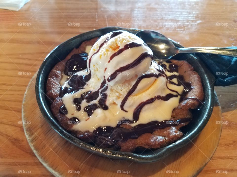 Sweet cookie and ice cream