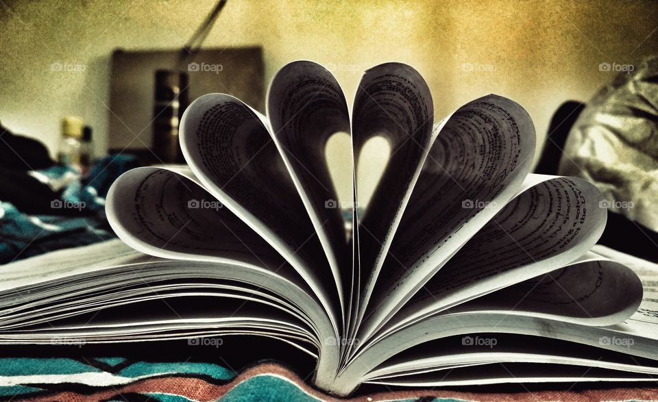 Never thought that the things I dislike #books could be a #photographic material too..