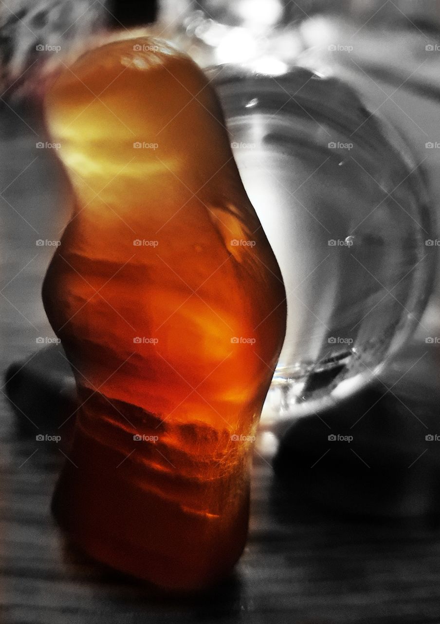 cola gummy black&white