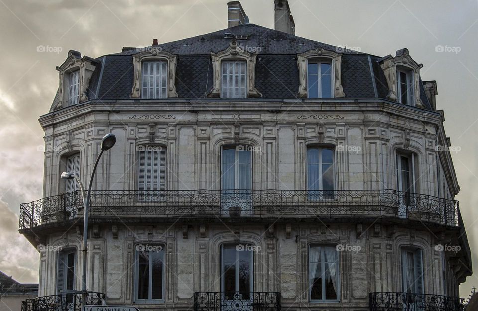 1872
La richesse de notre patrimoine architectural à l'image de ce bâtiment de plus d'un siècle transformé pour y établir la caserne d'Épargne d'Auxerre.
Source: document d'évaluation du patrimoine archéologique des villes de France