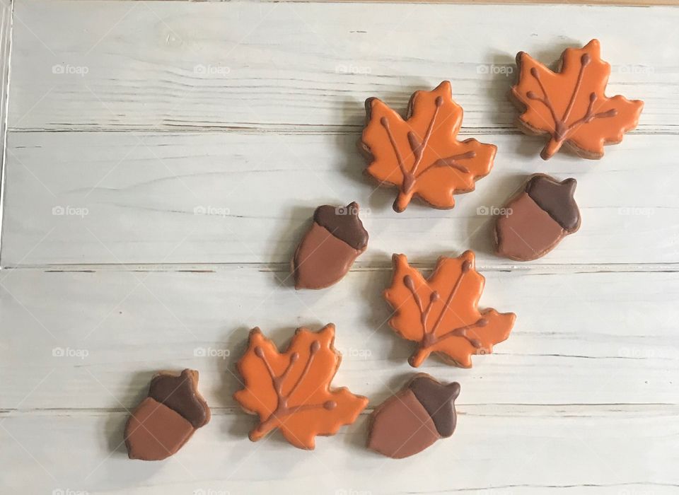 Autumn cookies - leaves and acorns